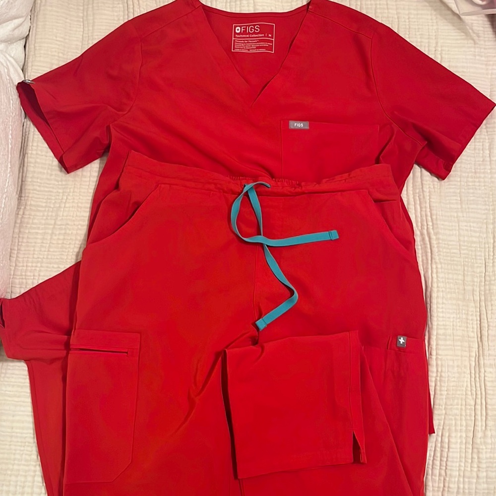 Figs Red Scrub set